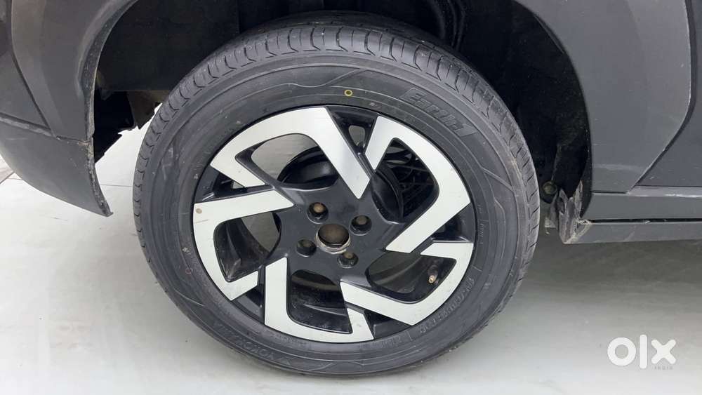 Nissan Magnite 1.0 Xv, 2022, Petrol