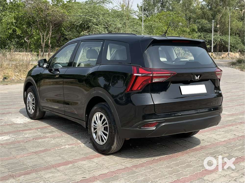 Mahindra Xuv700 Ax 5 Petrol Mt 7 Str (e), 2023, Petrol
