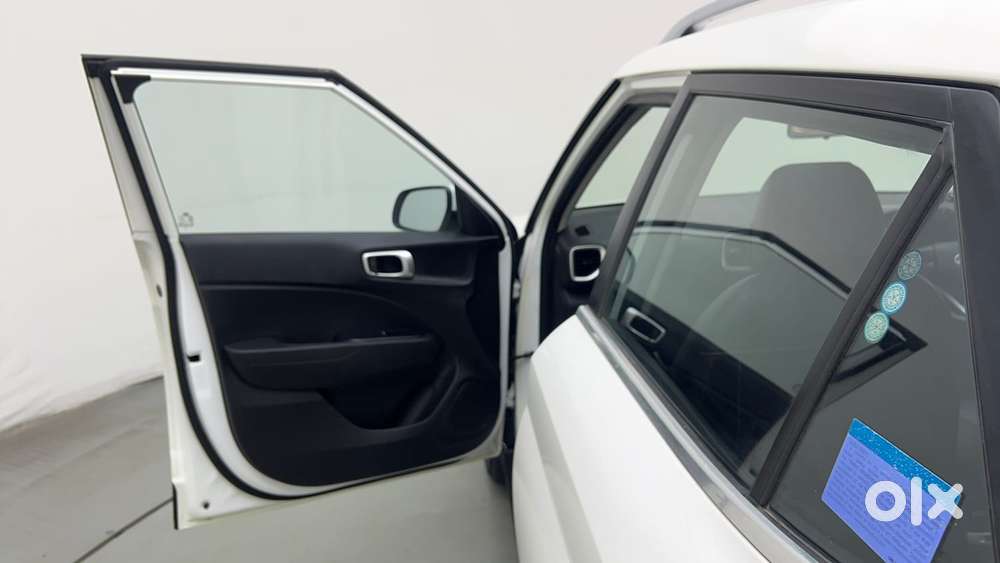 Hyundai Venue 1.2 S Plus, 2022, Petrol