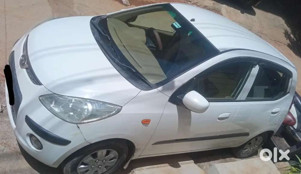 Hyundai I10/ 2009/petrol/white/92,000 Kms/ Call (8x1x2x3x1x3x8x8x2x1)