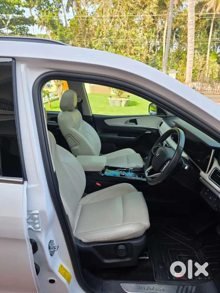 Mahindra Xuv700 Awd Diesel Automatic 27000 Km Ax 7l