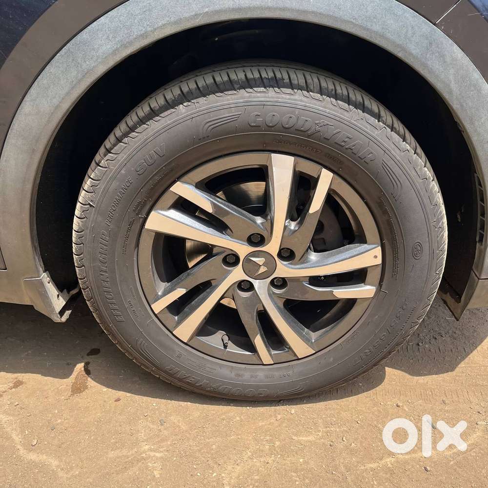 Mahindra Xuv700 2.2 Ax 5 Diesel At 7 Str, 2022, Diesel