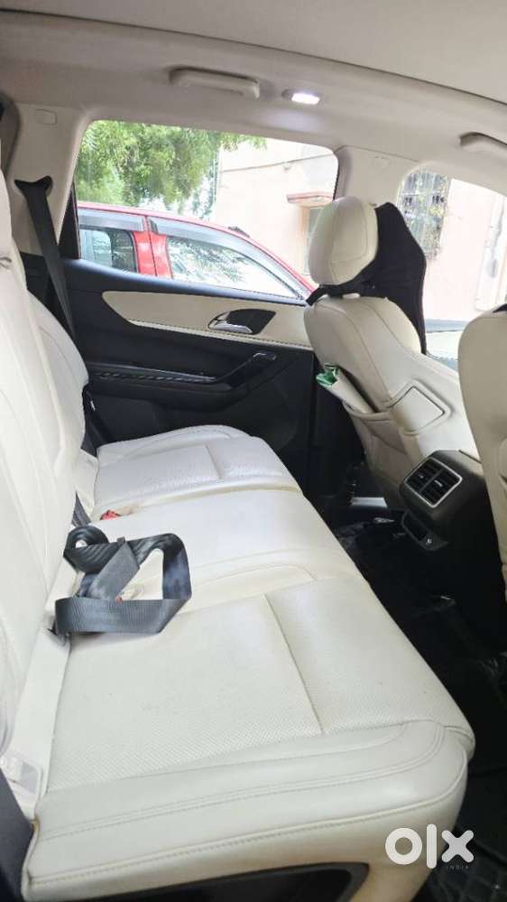 Mahindra Xuv700 Ax7l 6 Str At, 2023, Petrol