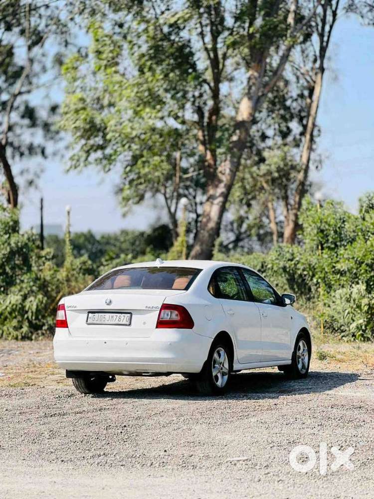 Skoda Rapid 2013-2016 1.5 Tdi At Ambition With Alloy Wheel, 2015, Di..