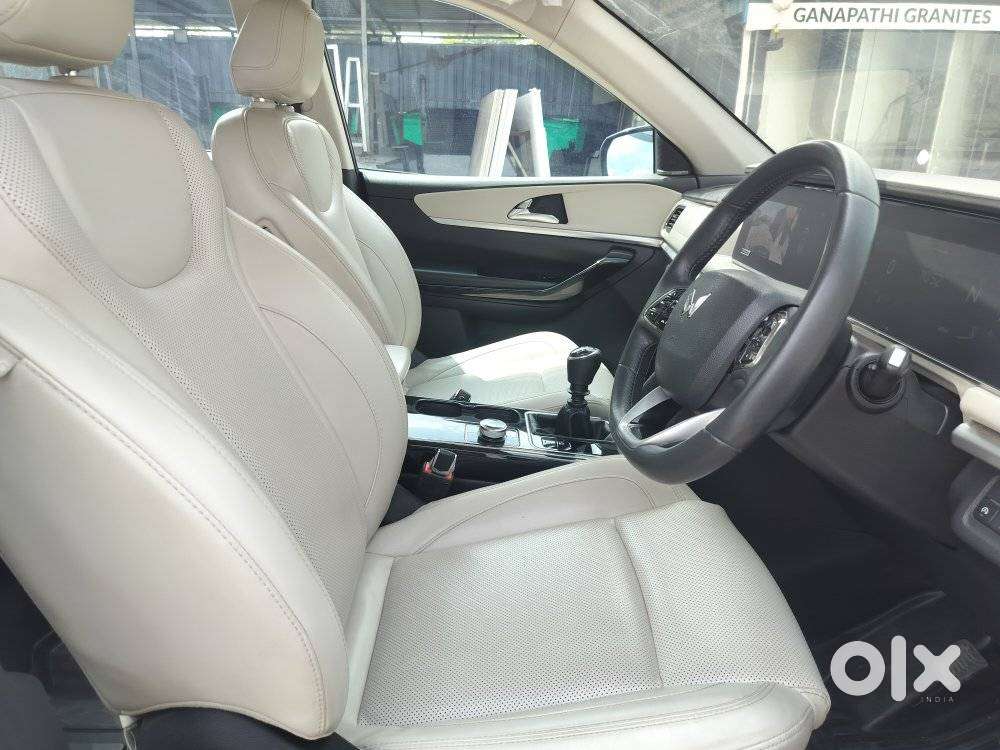 Mahindra Xuv700 2.2 Ax 7 Diesel Mt Luxury Pack Str, 2025, Diesel