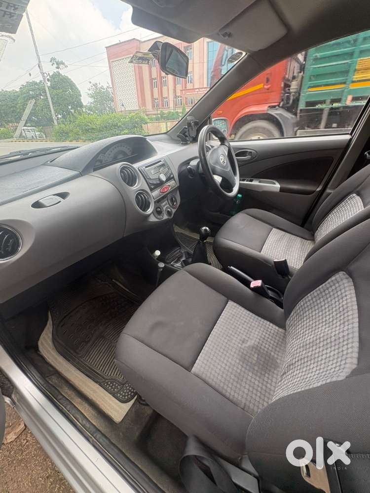 Toyota Etios Petrol Manual 2011 Km Driven 104000