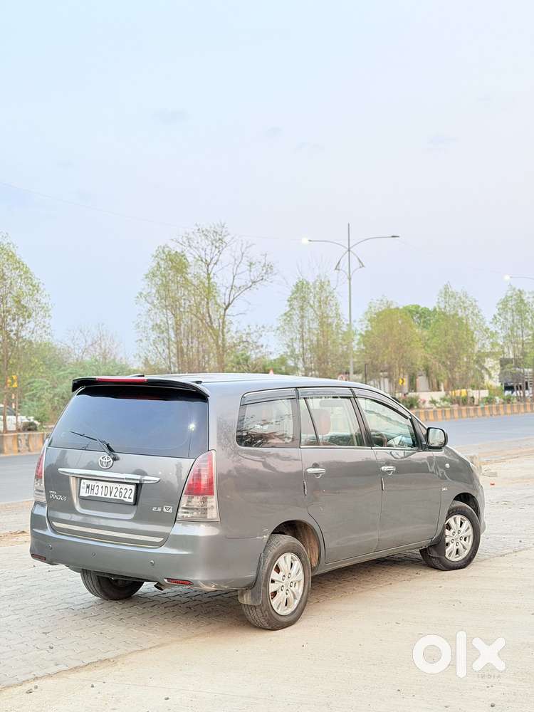 Toyota Innova 2.5 Vx 8 Seater Bs Iv, 2011, Diesel