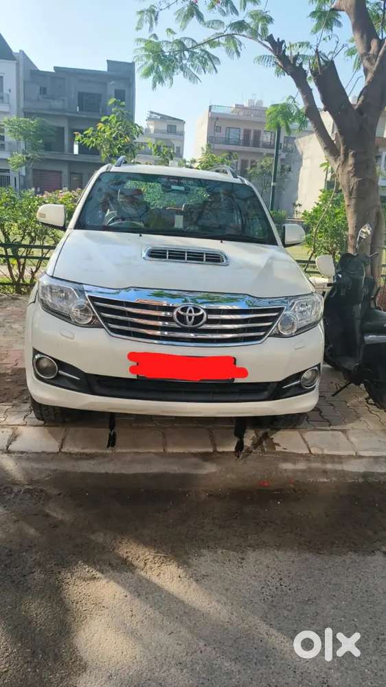 Toyota Fortuner Automatic 2014 Diesel 125000 Km Driven