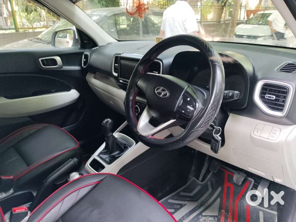 Hyundai Venue [2022-ongoing] 1.2 E, 2025, Petrol