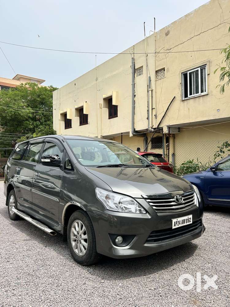 Toyota Innova 2.5 V 8 Str, 2013, Diesel