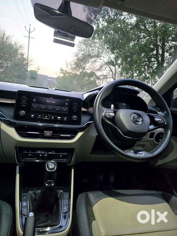 Skoda Slavia Style 1.0l Tsi Mt, 2023, Petrol