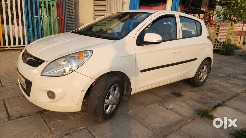 Hyundai I20 2009-2011 1.4 Asta (at), 2011, Petrol