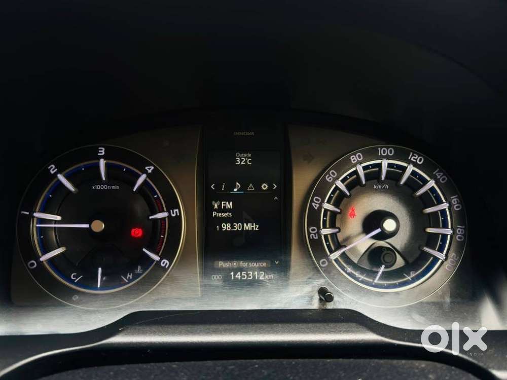 Toyota Innova Crysta 2.4 V 8 Str, 2016, Diesel