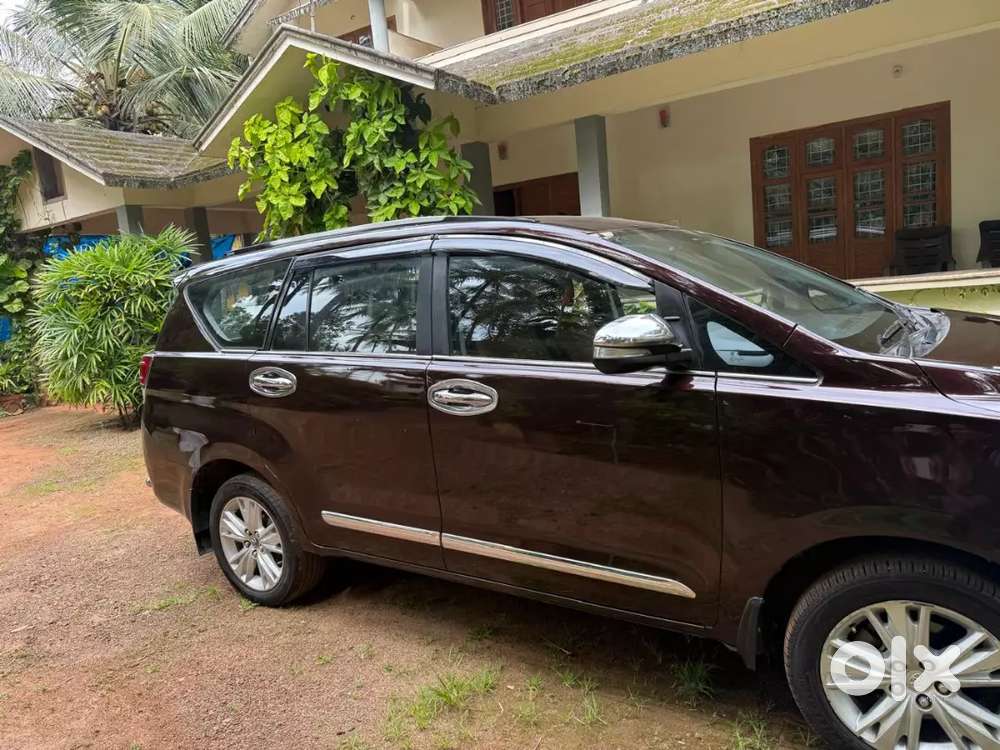 Toyota Innova Crysta 2016' 17variant
