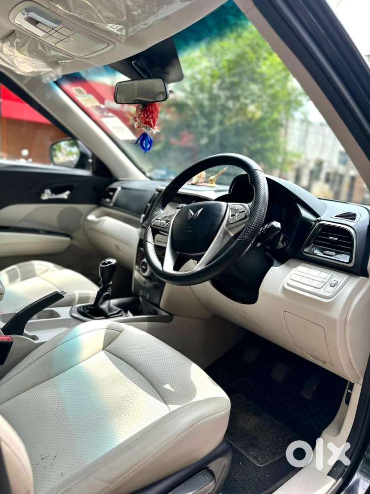 Mahindra Xuv300 W8 Option Dual Tone Diesel, 2023, Diesel