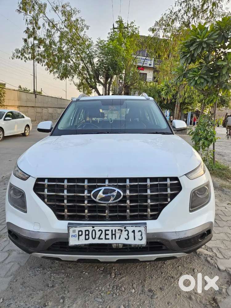 2022 Model Venue 
Sx Optional Diesel
Sunroof
