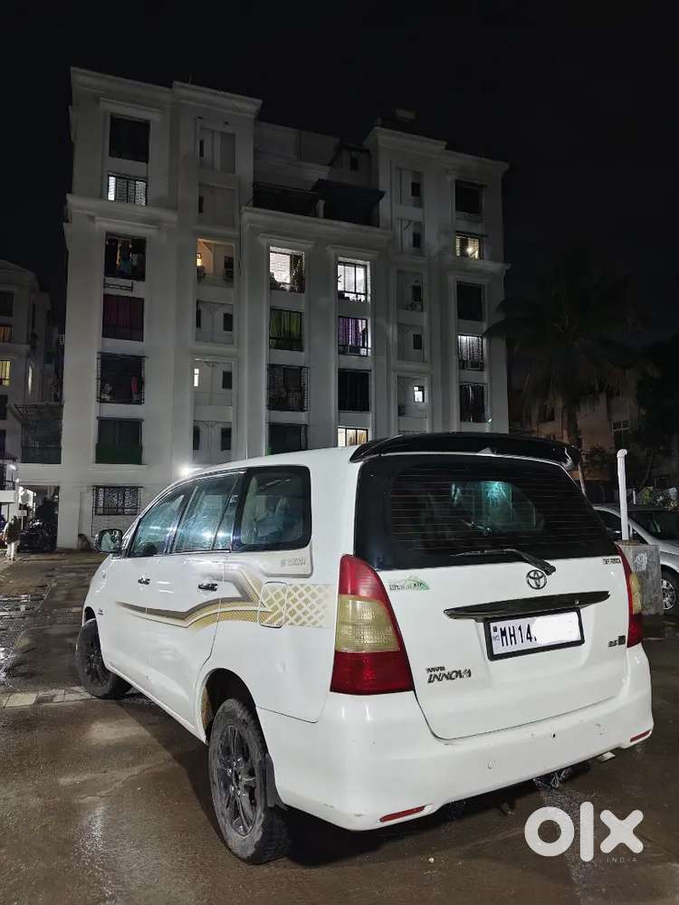 Toyota Innova 2.5v (top Model)