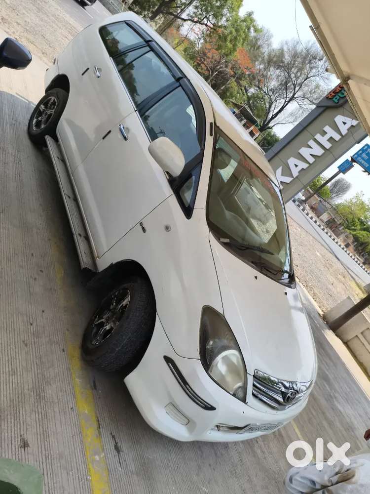 Toyota Innova 2.5 G,diesel,8 Seater,ac,power Windows  Insurance Valid