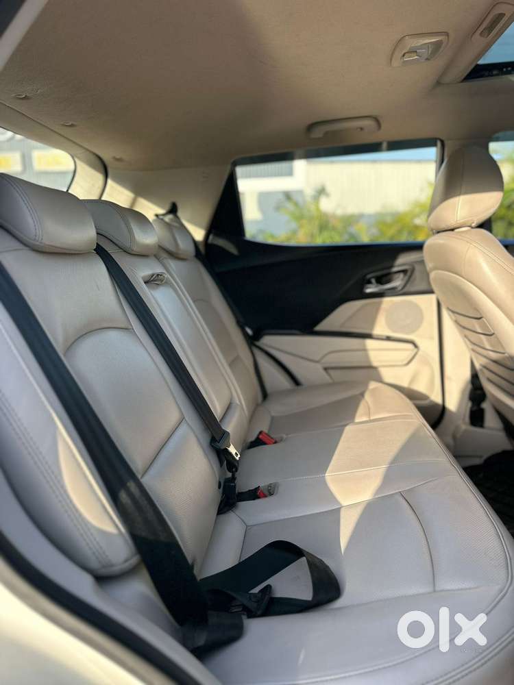 Mahindra Xuv300 W8 (o) 1.5 Diesel Amt, 2019, Diesel