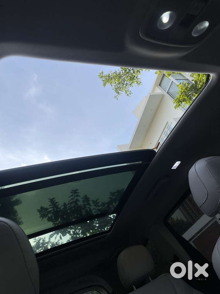 Mahindra Xuv700 2.2 Ax 7 Diesel At Luxury Pack Str Awd, 2022, Diesel