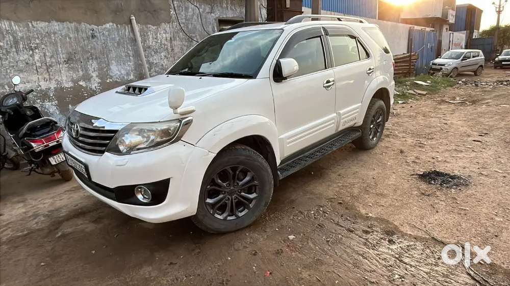 Toyota Fortuner 2013 Automatic  New Tyres  Premium Touchscreen