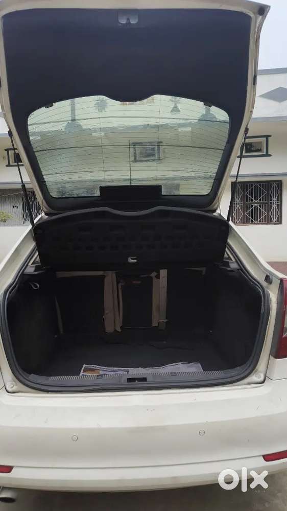 Skoda Laura Active Tsi 2011
