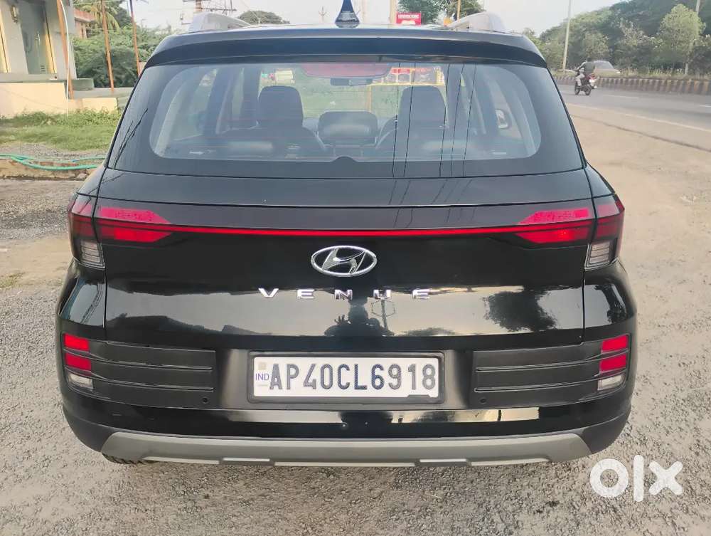 Hyundai Venue Petrol 2024