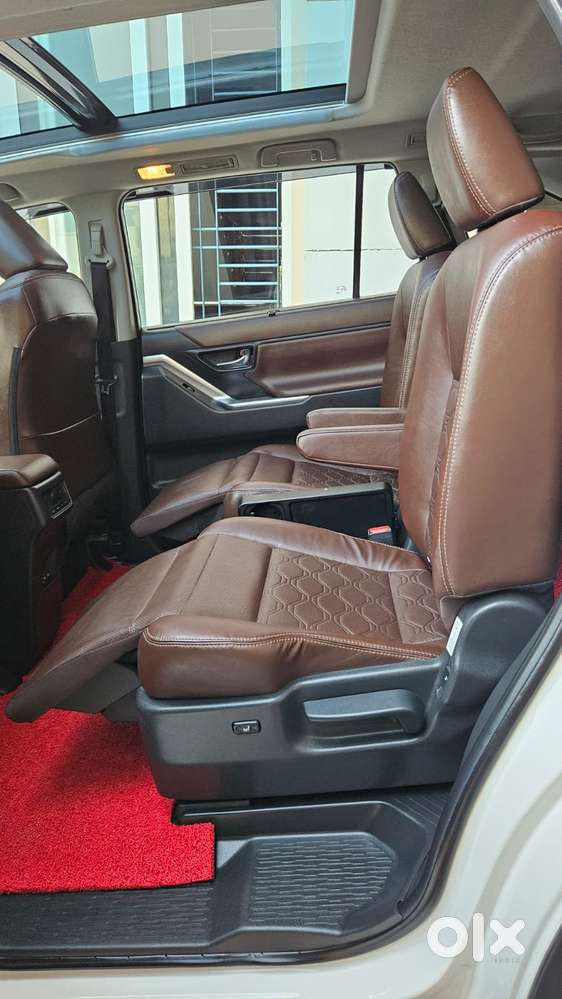 Toyota Innova Hycross 2.0 Zx (o) Hybrid 7 Str, 2025, Petrol