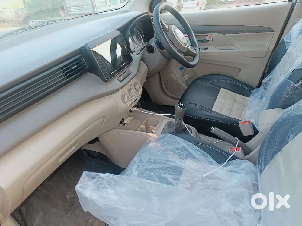 Nov 2025, Maruti Ertiga, White Colour, Petrol+cng,