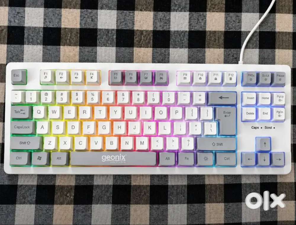 White RGB 75% Keyboard – Wired, Excellent Condition