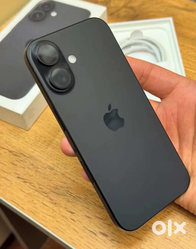 I PHONE 17 IN MINT CONDITION 256GB STORAGE IMMACULATE CONDITION 100%