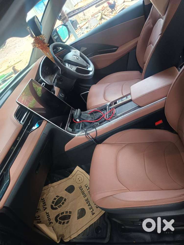 Mg Hector Plus Savvy Pro 2025