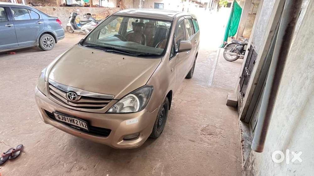 Innova Petrol Cng 8seater Fully Functional Car