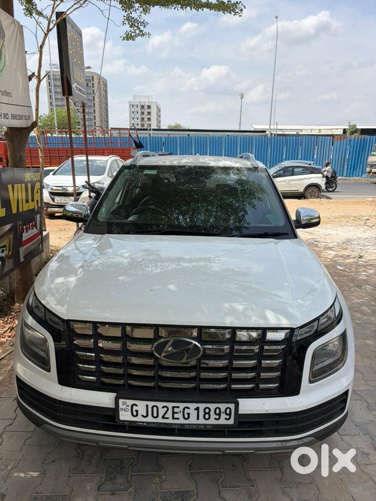 Hyundai Venue 2024 Diesel Well Maintained