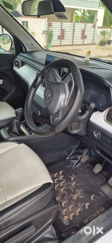 Tata Punch Dazzle Sunroof 2024