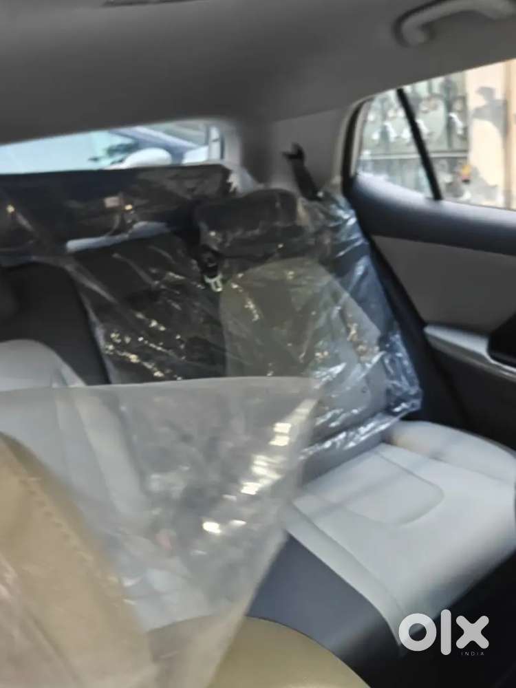Hyundai Creta 2025 1.5 E Petrol 6600kms Driven