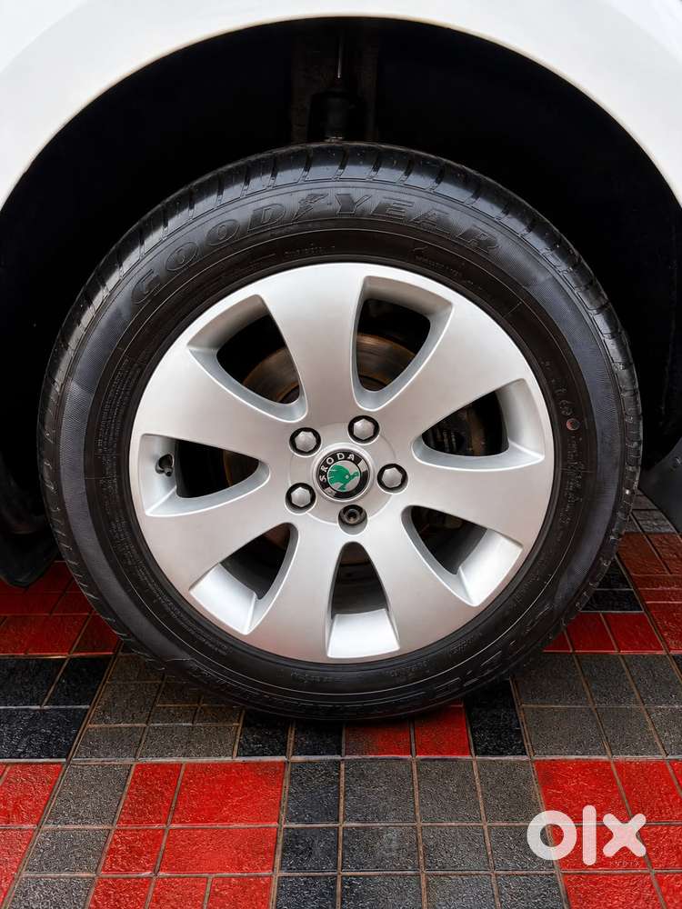 Skoda Superb Elegance 1.8 Tsi At, 2011, Petrol