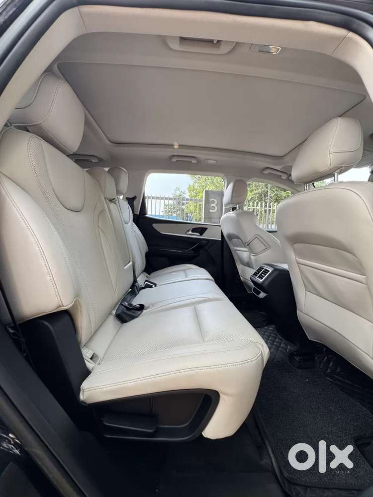 Mahindra Xuv700 2.2 Ax 7 Diesel At Luxury Pack Str Awd, 2024, Diesel