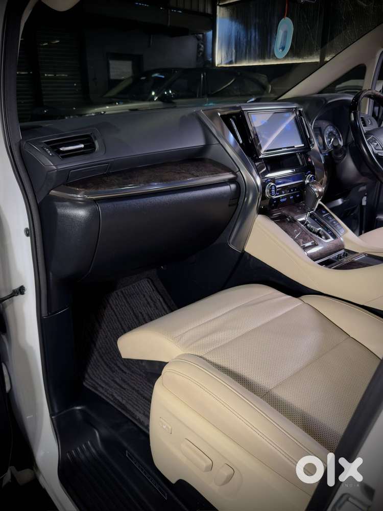 Toyota Vellfire Vip – Executive Lounge, 2022, Petrol