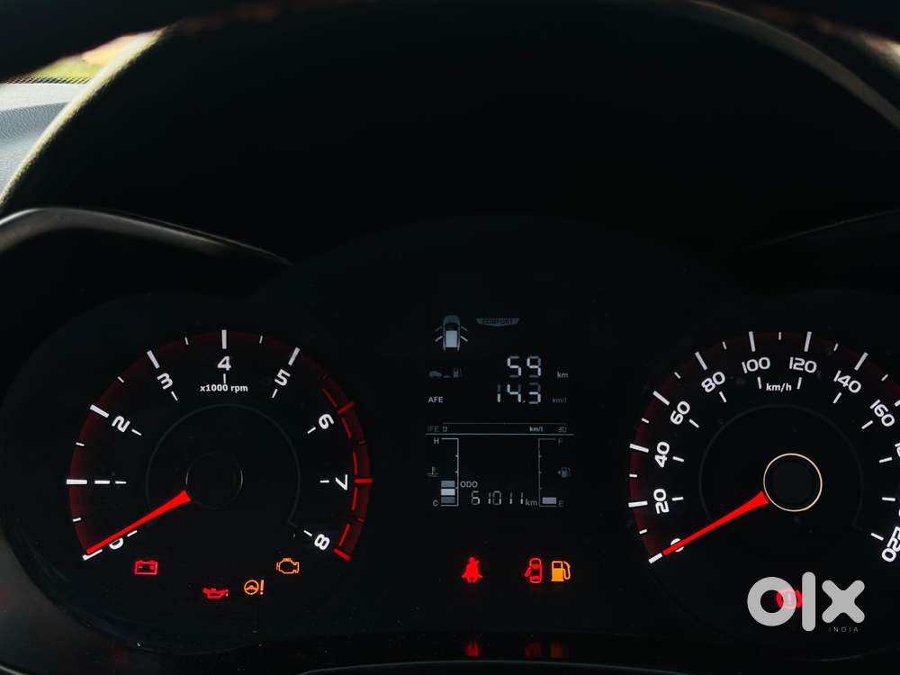 Mahindra Xuv300 W4, 2022, Petrol