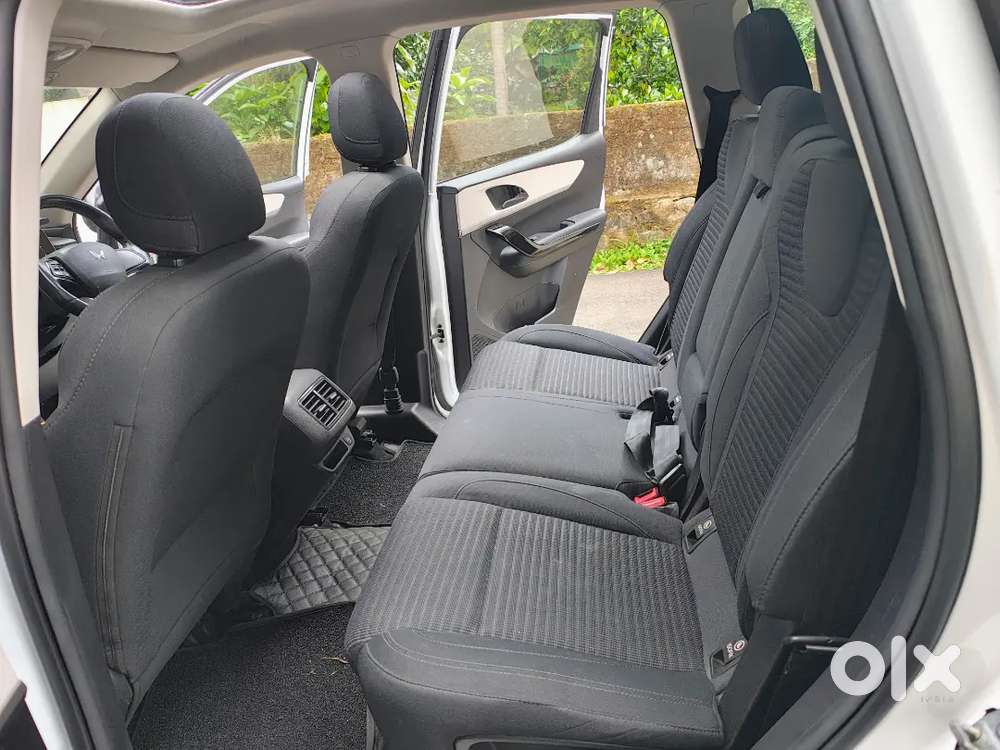 Mahindra Xuv700 Petrol 2023