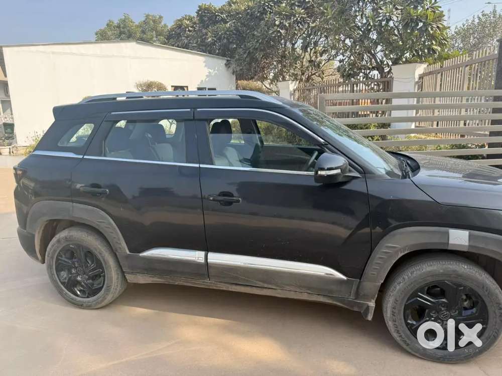 Petrol Car In Black Color, Center Locking, Push Start Button, Sunroof