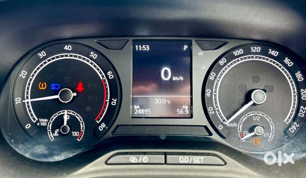 Skoda Slavia Ambition 1.0l Tsi At, 2022, Petrol