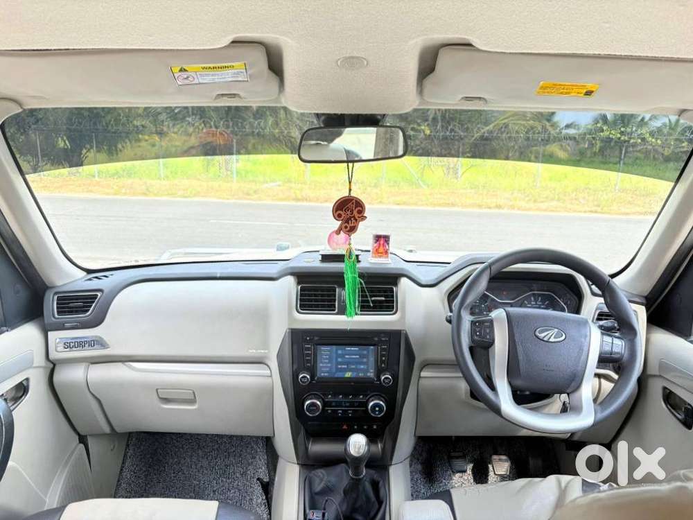 Mahindra Scorpio S10, 2017, Petrol