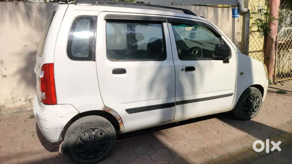 Wagonr White