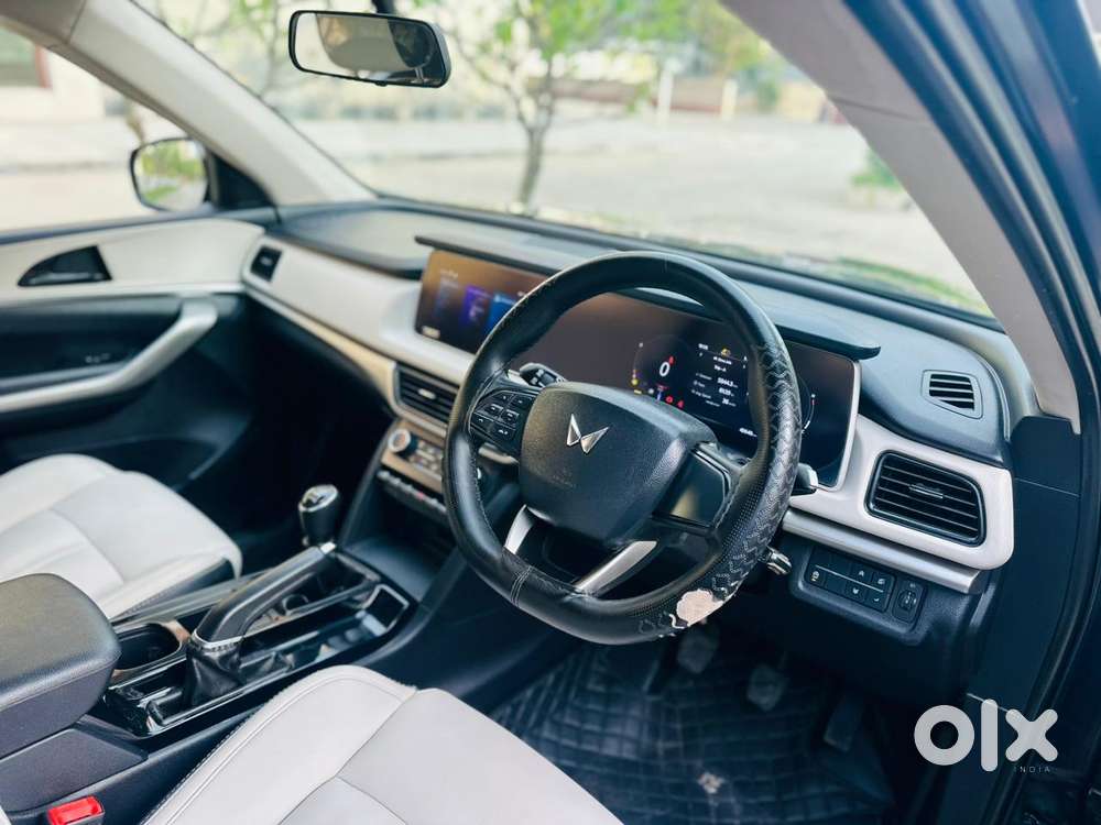 Mahindra Xuv700 Ax 3 Diesel Mt 5 Str (e), 2022, Diesel