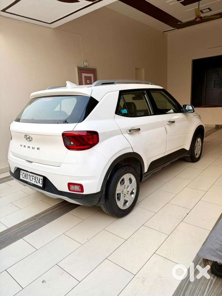 Hyundai Venue 2021 Petrol 67000 Km Driven