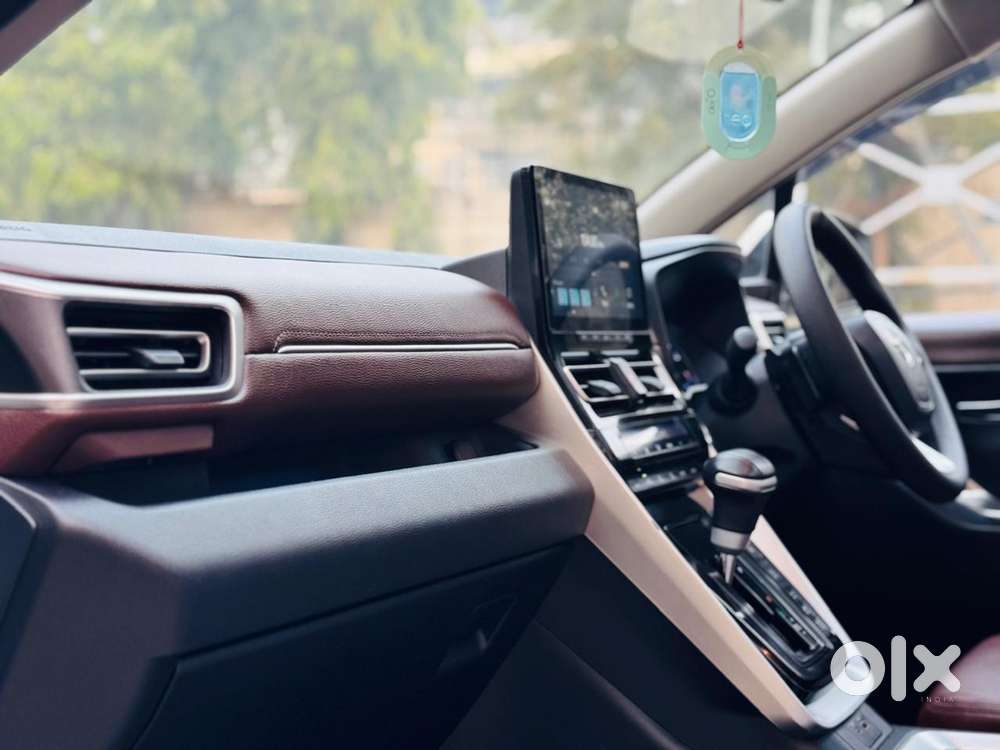 Toyota Innova Hycross 2.0 Vx (o) Hybrid 7 Str, 2024, Petrol