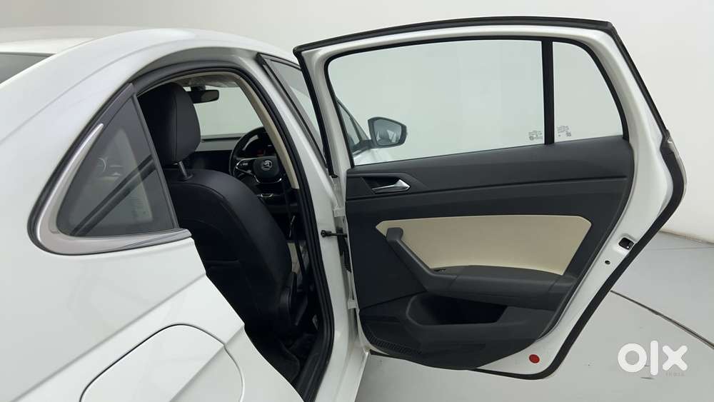 Skoda Slavia Style 1.0l Tsi At, 2022, Petrol