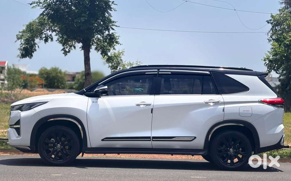 Toyota Innova Hycross 2.0 Zx (o) Hybrid 7 Str, 2025, Petrol